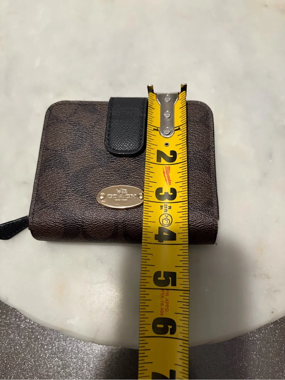 Coach Signature Zip-Around Women's Wallet Brown Gold Logo Accents Credit Card